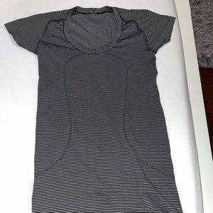 SIZE 2 Lululemon Athletica Swiftly Tech short sleeve